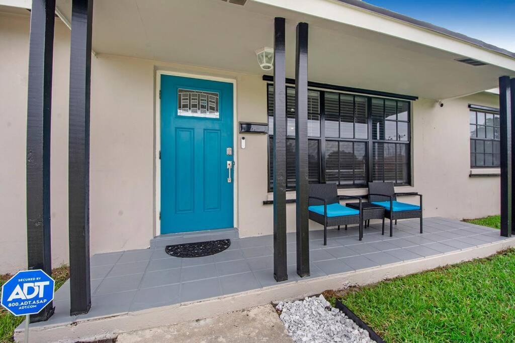 Modern Getaway Near The Beach With Room For A Boat West Palm Beach Exterior photo